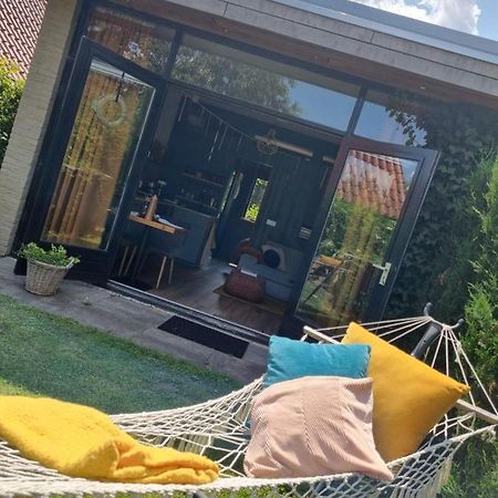 Stad aan 't Haringvliet Tiny House In De Boomgaard Bed & Breakfast エクステリア 写真