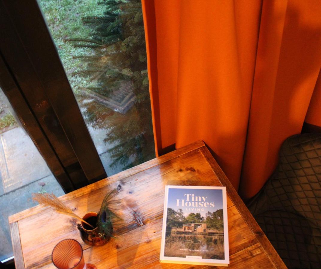 Stad aan 't Haringvliet Tiny House In De Boomgaard Bed & Breakfast エクステリア 写真