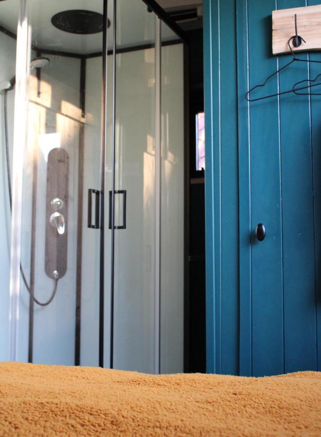 Stad aan 't Haringvliet Tiny House In De Boomgaard Bed & Breakfast エクステリア 写真