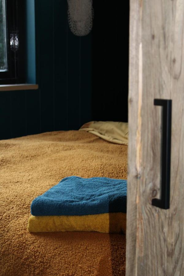 Stad aan 't Haringvliet Tiny House In De Boomgaard Bed & Breakfast エクステリア 写真